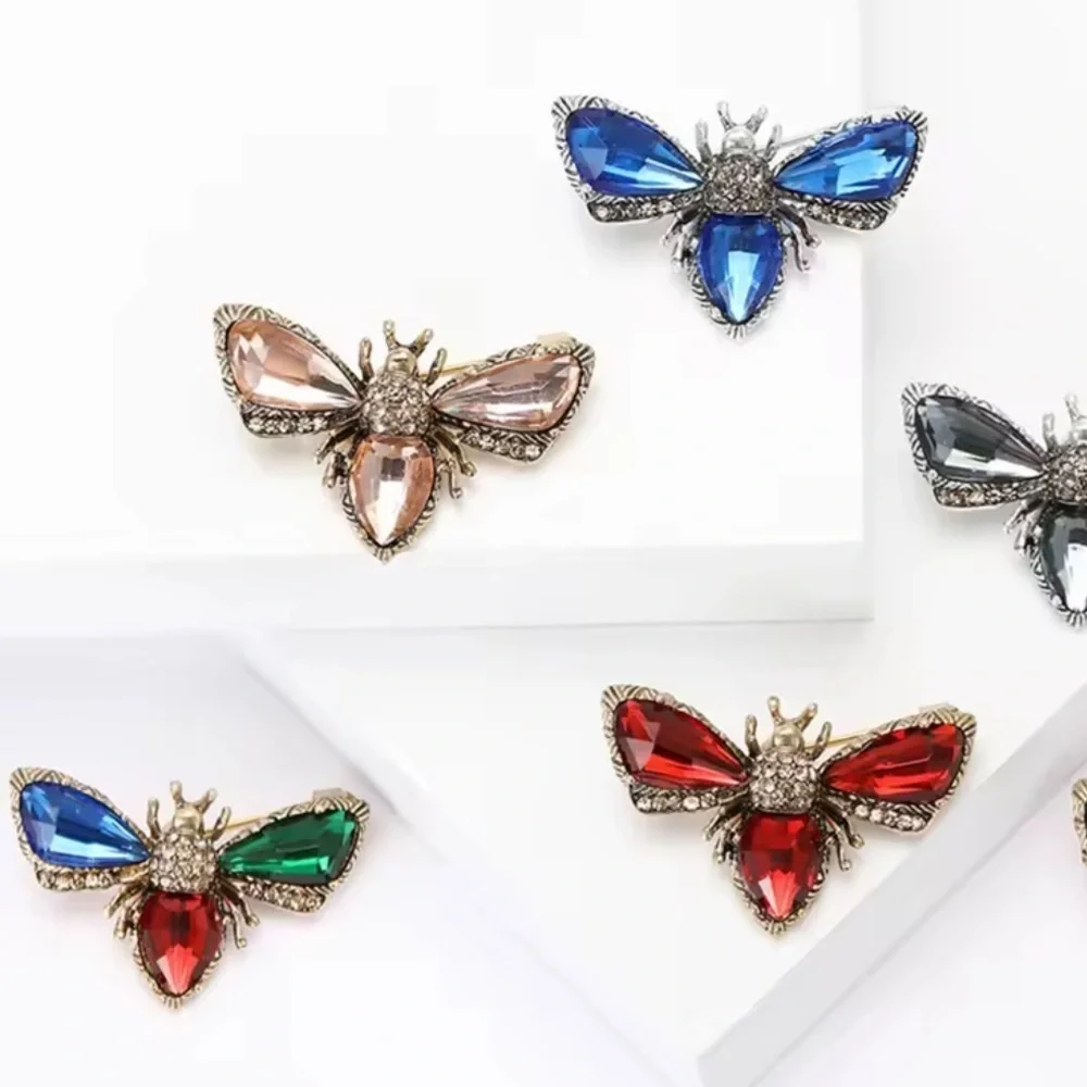 Vintage Amber Gem Insect Brooch — Gold Tone